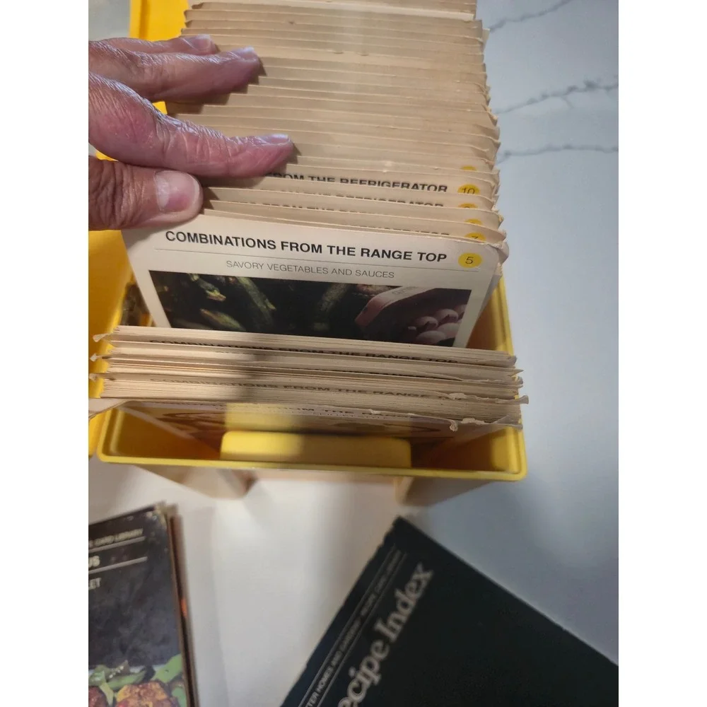 Vintage Better Homes and Gardens Recipe Card Library Gold Plastic Box 1970s